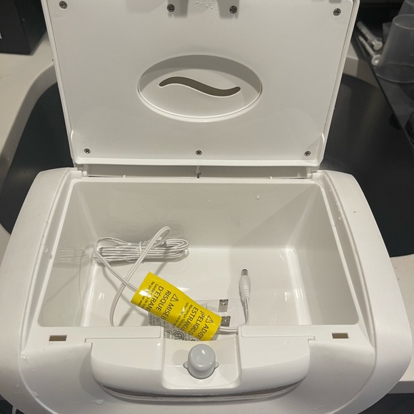 Munchkin Baby wipe warmer and moisturizer - Picture 1 of 3